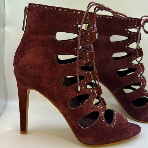 BCBG Generation burgundy peep toe lace heels shoes sandals .  Size 38.5/8.5 - Picture 1 of 17